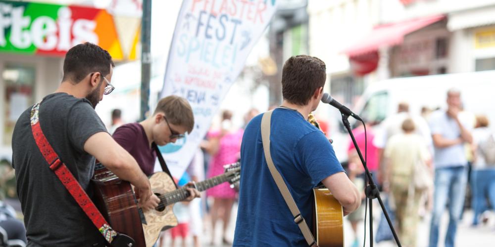 Straßenmusiker "The InBetween" auf der Johannisstraße Jena